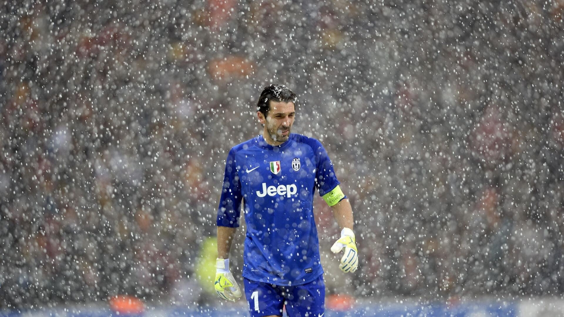 赛道与绿茵的交响，F1街道赛之夜见证C罗个人能力完全展现