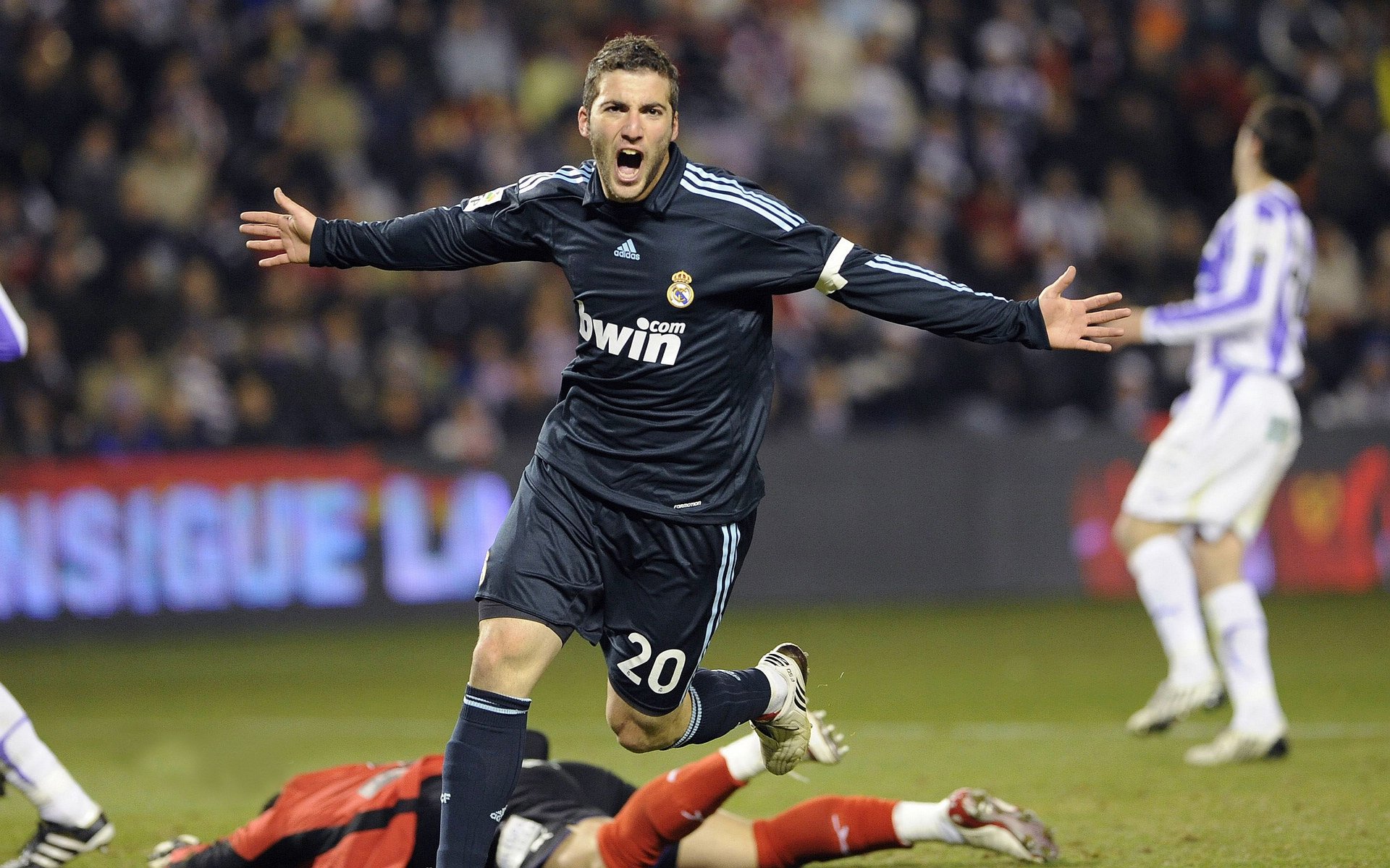 意甲焦点战之夜，福克斯，硬仗之王的加冕礼