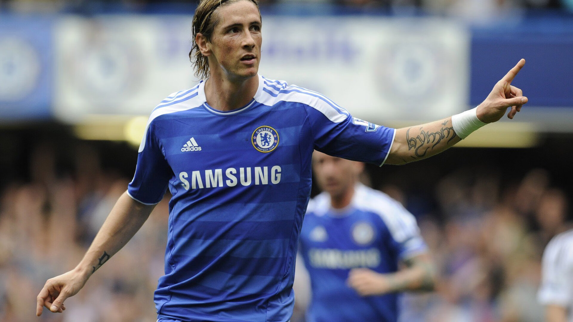 引擎轰鸣，新王加冕，F1新赛季揭幕战之夜，佩德里冠军级表现点燃巴林