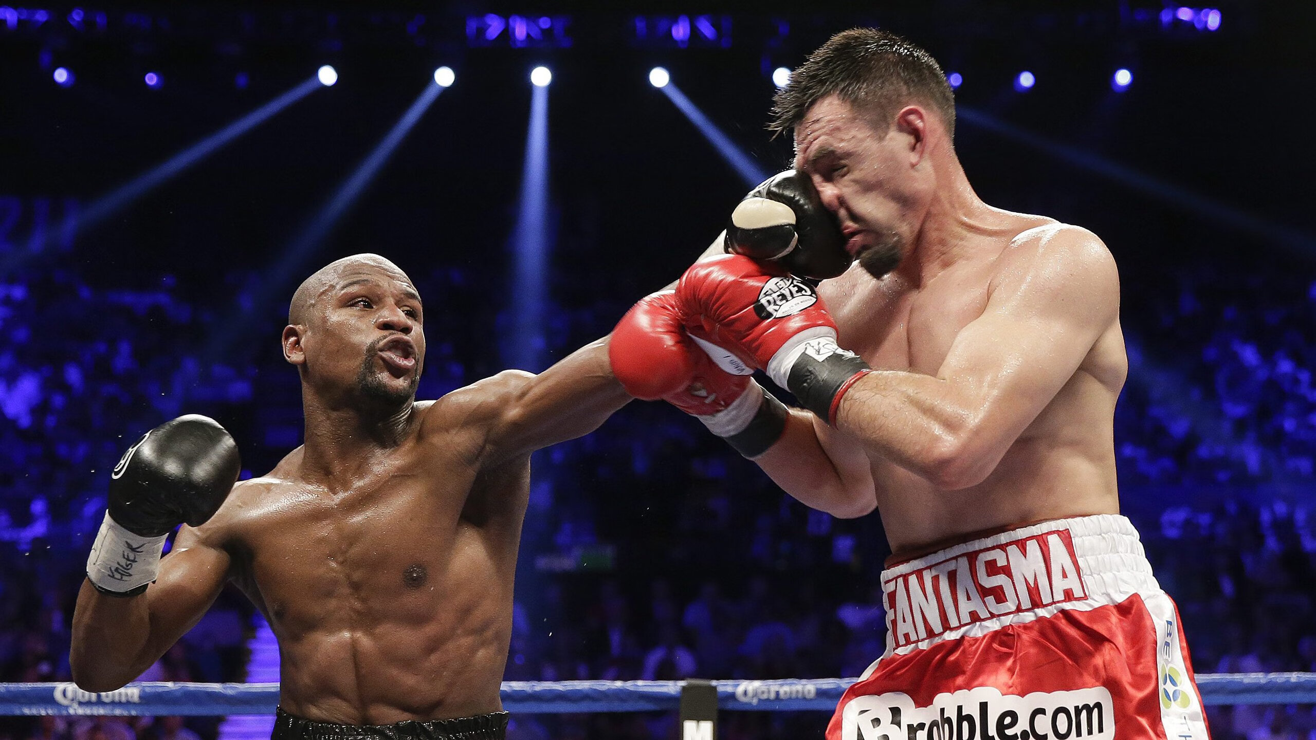 C罗逆境爆发诠释巨星本色，玻利维亚式节奏掌控艺术与多特蒙德的战术启示